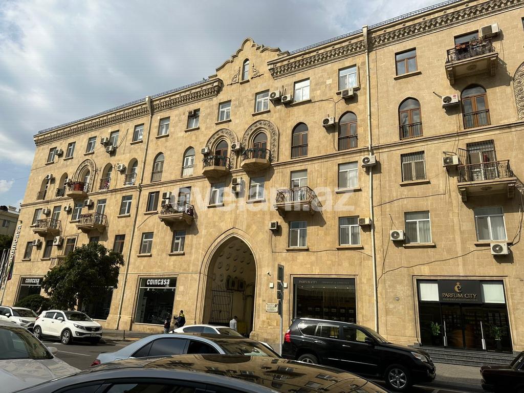 Rent, old building, 2 room, 65 m², Baku, Nasimi r.
