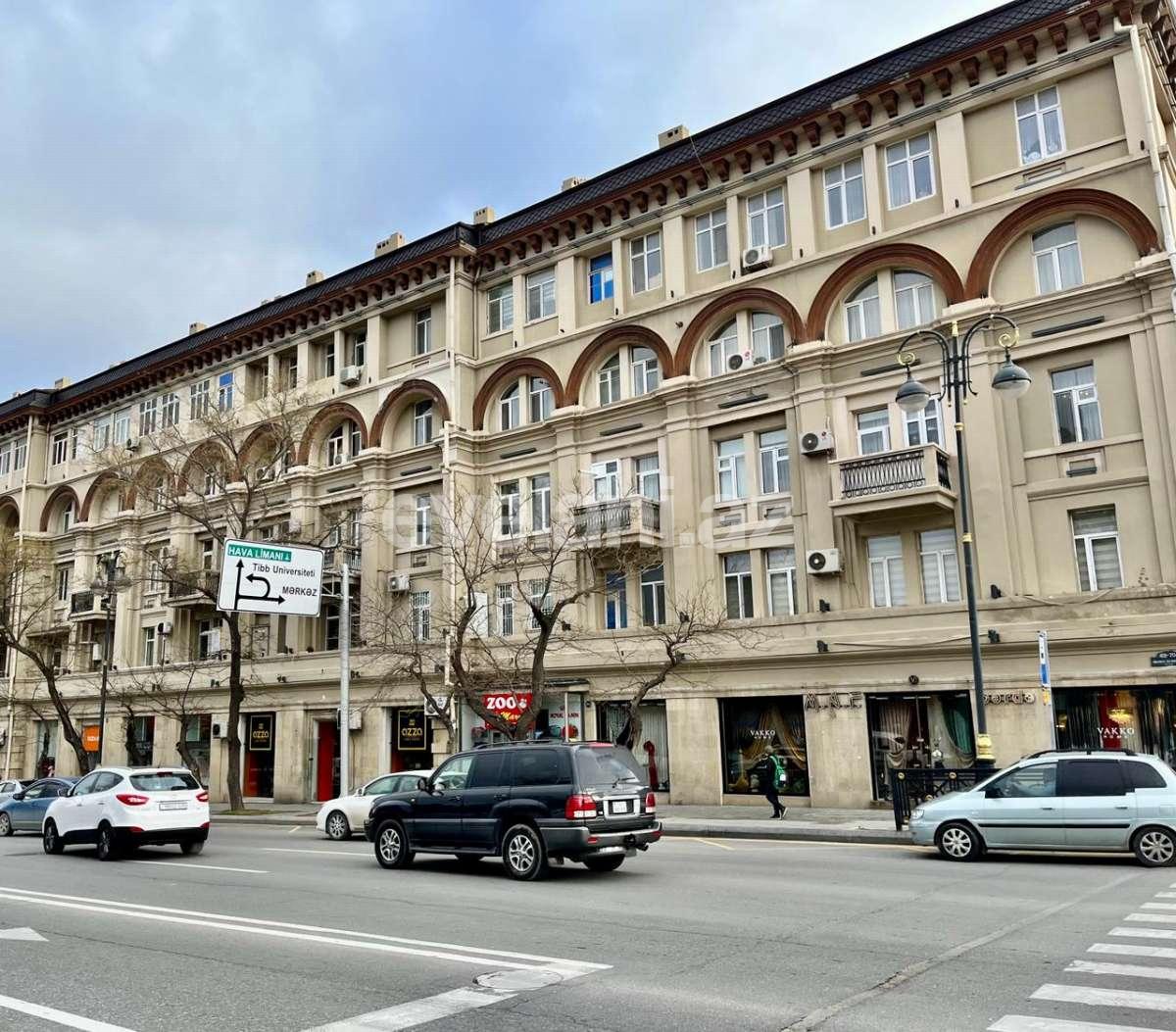 Rent, old building, 2 room, 64 m², Baku, Nasimi r, Nizami m.