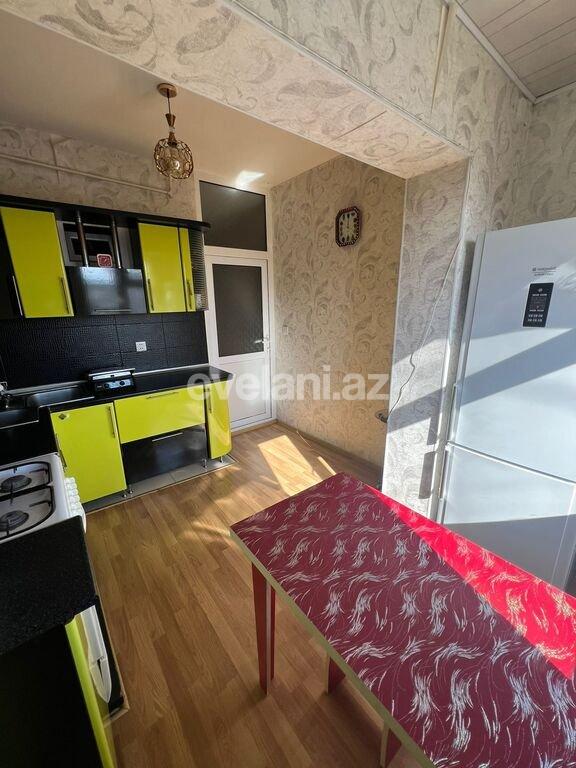 Satılır, köhnə tikili, 3 otaqlı, 95 m², Bakı, Binəqədi r, 8-ci mikrorayon q, Azadlıq prospekti m.