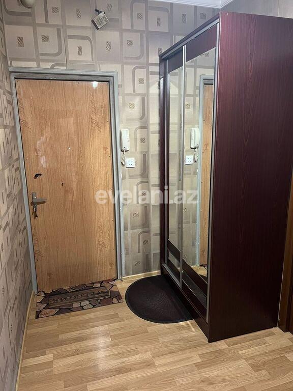 Satılır, köhnə tikili, 3 otaqlı, 95 m², Bakı, Binəqədi r, 8-ci mikrorayon q, Azadlıq prospekti m.