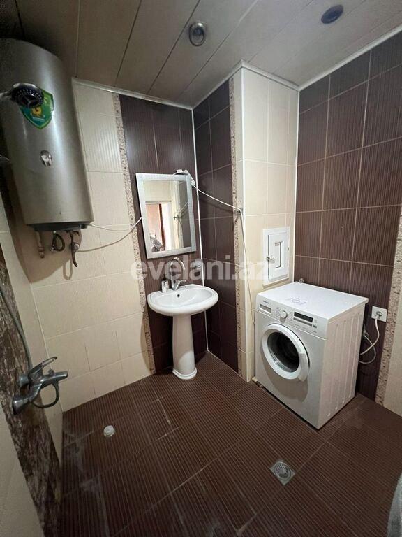 Satılır, köhnə tikili, 3 otaqlı, 95 m², Bakı, Binəqədi r, 8-ci mikrorayon q, Azadlıq prospekti m.