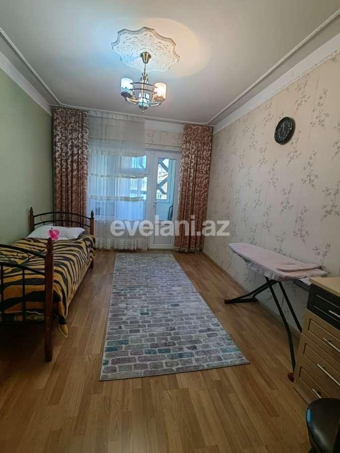 Satılır, köhnə tikili, 3 otaqlı, 95 m², Bakı, Binəqədi r, 8-ci mikrorayon q, Azadlıq prospekti m.