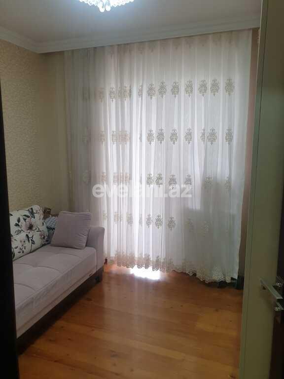 Satılır, köhnə tikili, 3 otaqlı, 85 m², Bakı, Binəqədi r, 8-ci mikrorayon q, Azadlıq prospekti m.