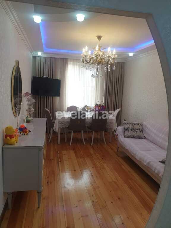 Satılır, köhnə tikili, 3 otaqlı, 85 m², Bakı, Binəqədi r, 8-ci mikrorayon q, Azadlıq prospekti m.