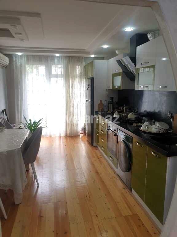 Satılır, köhnə tikili, 3 otaqlı, 85 m², Bakı, Binəqədi r, 8-ci mikrorayon q, Azadlıq prospekti m.