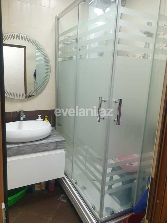 Satılır, köhnə tikili, 3 otaqlı, 85 m², Bakı, Binəqədi r, 8-ci mikrorayon q, Azadlıq prospekti m.