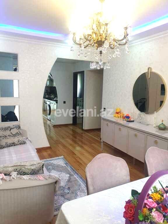 Satılır, köhnə tikili, 3 otaqlı, 85 m², Bakı, Binəqədi r, 8-ci mikrorayon q, Azadlıq prospekti m.