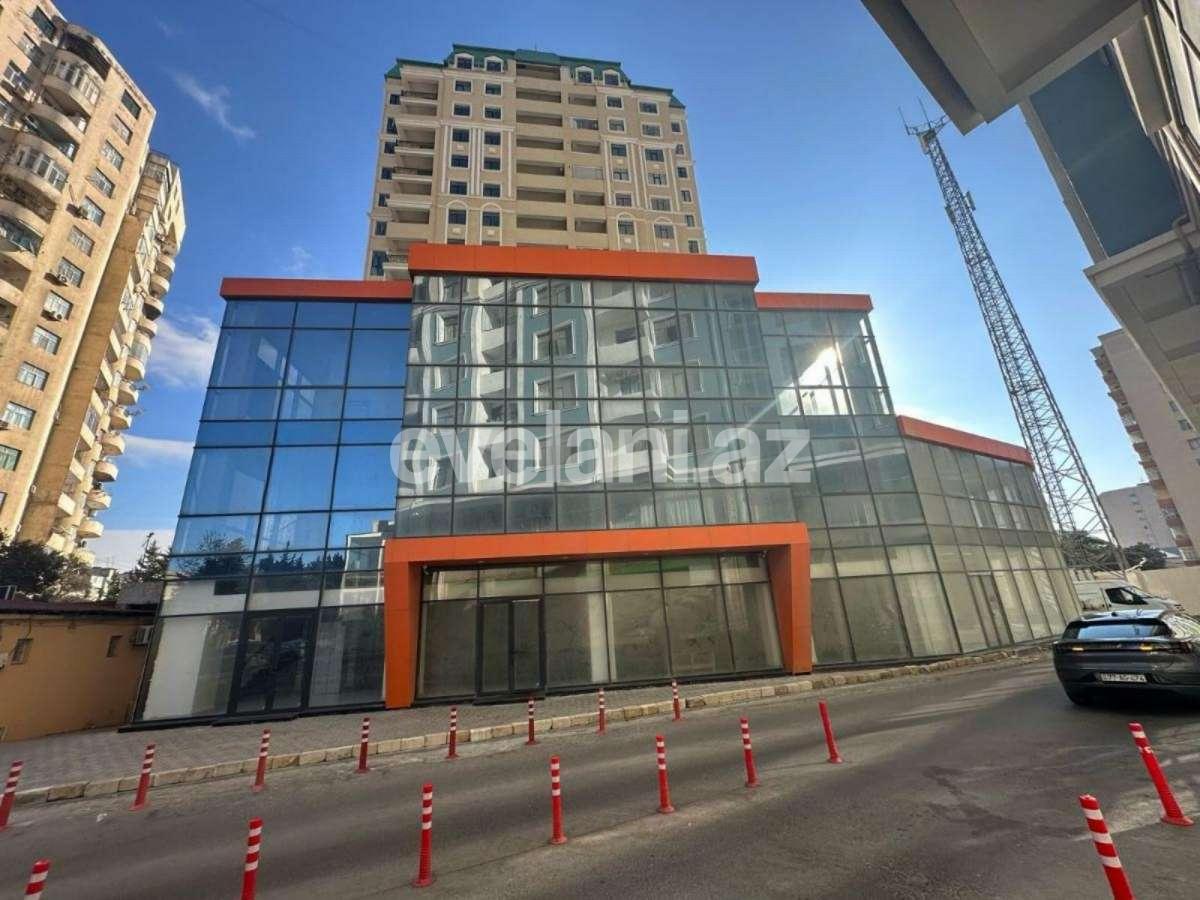 Kirayə verilir, ofis, 15 otaqlı, 1600 m², Bakı, Binəqədi r, 6-cı mikrorayon q, Azadlıq prospekti m.