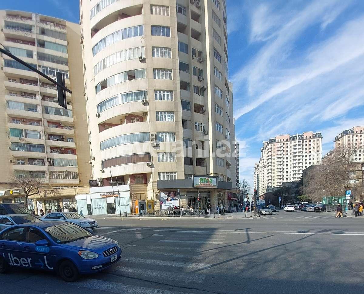 Satılır, köhnə tikili, 5 otaqlı, 120 m², Bakı, Yasamal r, Yasamal q, Elmlər Akademiyası m.