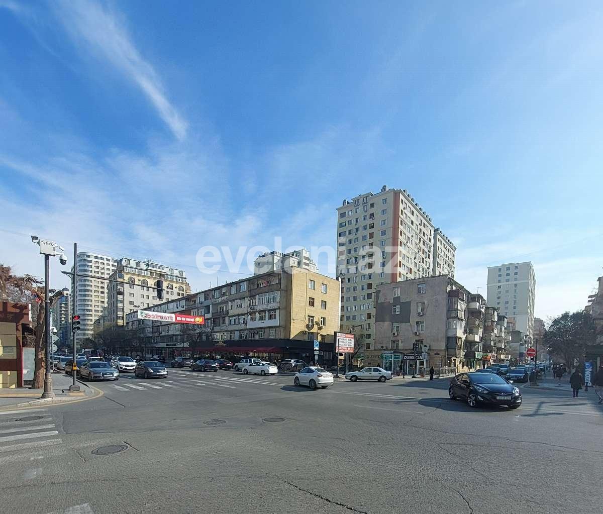 Satılır, köhnə tikili, 5 otaqlı, 120 m², Bakı, Yasamal r, Yasamal q, Elmlər Akademiyası m.