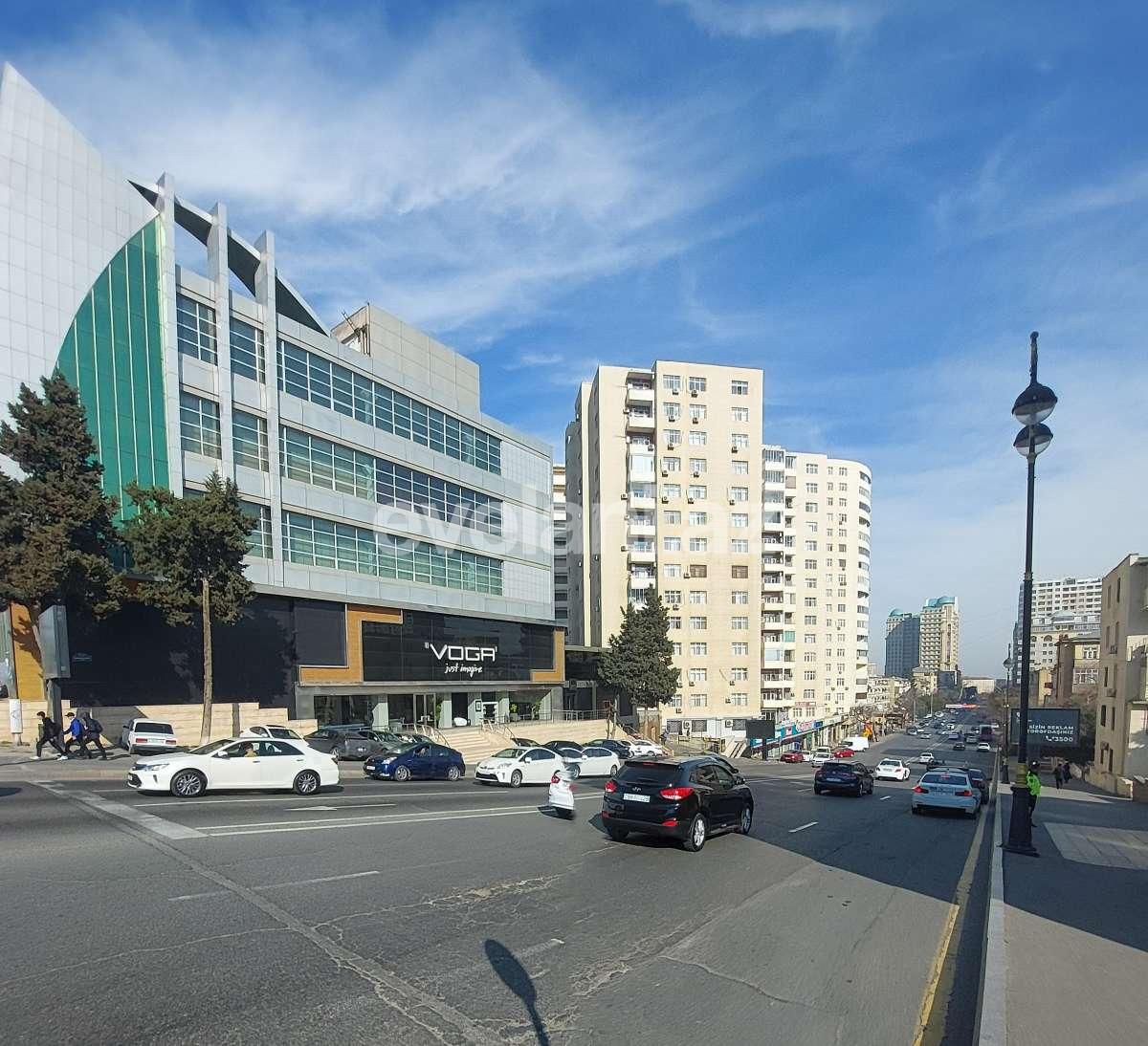 Satılır, köhnə tikili, 5 otaqlı, 120 m², Bakı, Yasamal r, Yasamal q, Elmlər Akademiyası m.