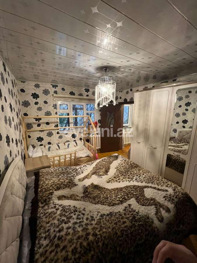 Satılır, köhnə tikili, 4 otaqlı, 75 m², Bakı, Nizami r, Xalqlar Dostluğu m.