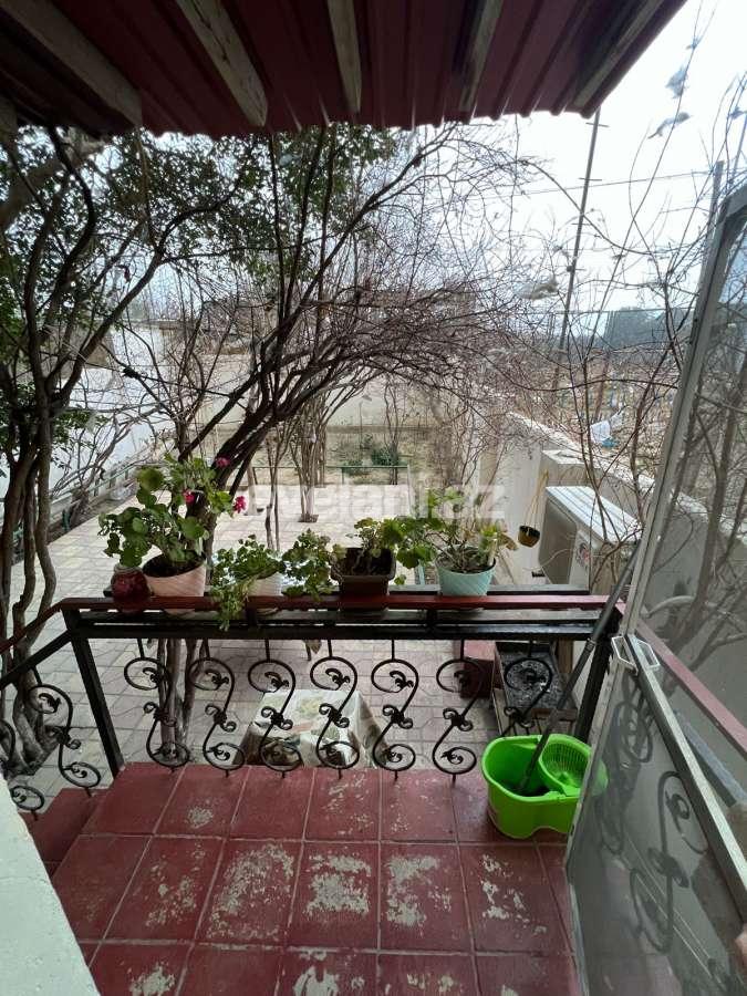 Satılır, köhnə tikili, 4 otaqlı, 75 m², Bakı, Nizami r, Xalqlar Dostluğu m.