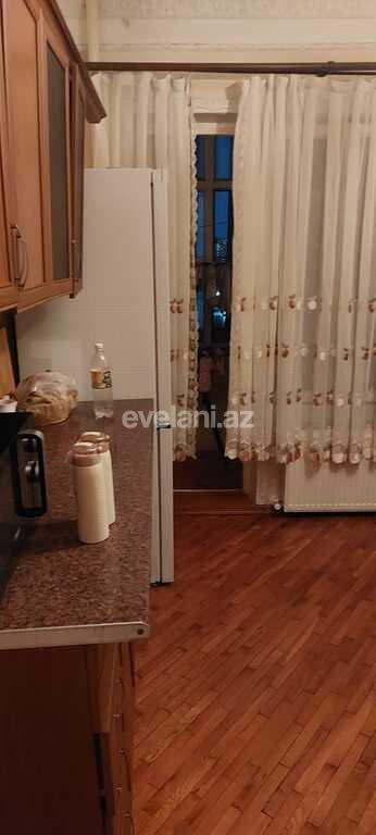 Satılır, köhnə tikili, 2 otaqlı, 70 m², Bakı, Binəqədi r, 8-ci mikrorayon q, Azadlıq prospekti m.