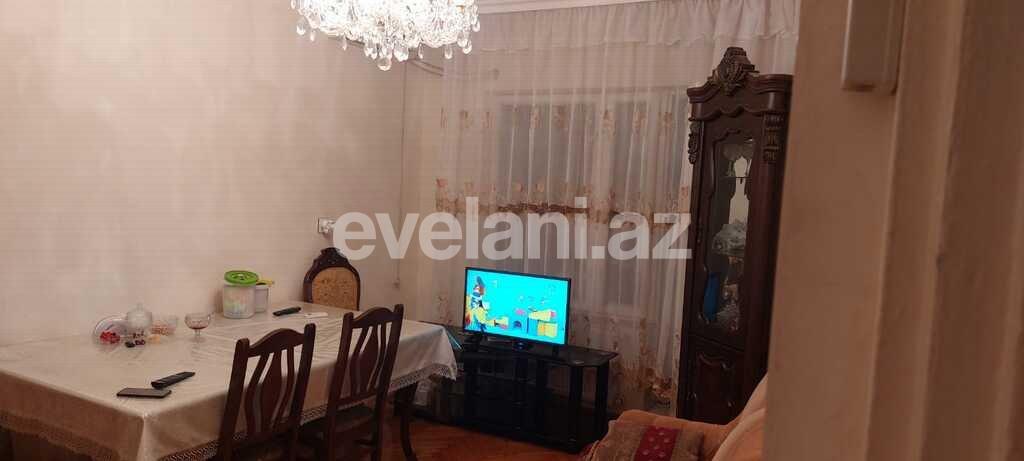 Satılır, köhnə tikili, 2 otaqlı, 70 m², Bakı, Binəqədi r, 8-ci mikrorayon q, Azadlıq prospekti m.