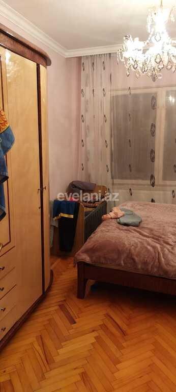 Satılır, köhnə tikili, 2 otaqlı, 70 m², Bakı, Binəqədi r, 8-ci mikrorayon q, Azadlıq prospekti m.