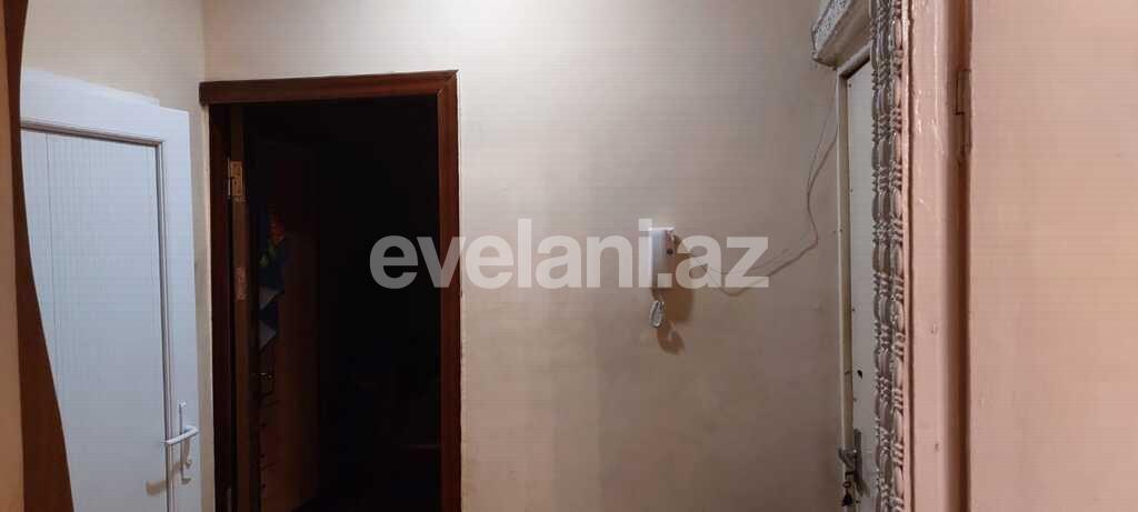 Satılır, köhnə tikili, 2 otaqlı, 70 m², Bakı, Binəqədi r, 8-ci mikrorayon q, Azadlıq prospekti m.