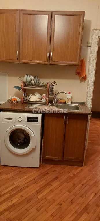 Satılır, köhnə tikili, 2 otaqlı, 70 m², Bakı, Binəqədi r, 8-ci mikrorayon q, Azadlıq prospekti m.