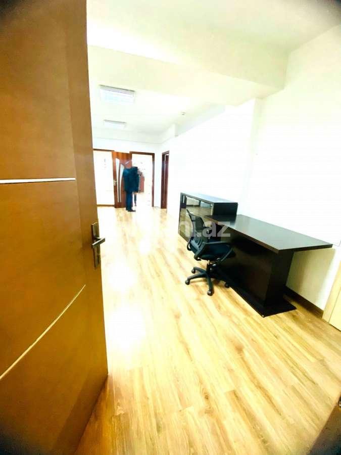 Kirayə verilir, ofis, 3 otaqlı, 83 m²