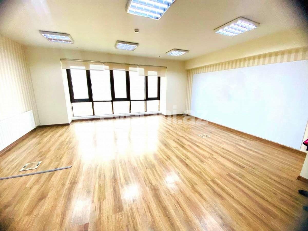 Kirayə verilir, ofis, 3 otaqlı, 83 m²