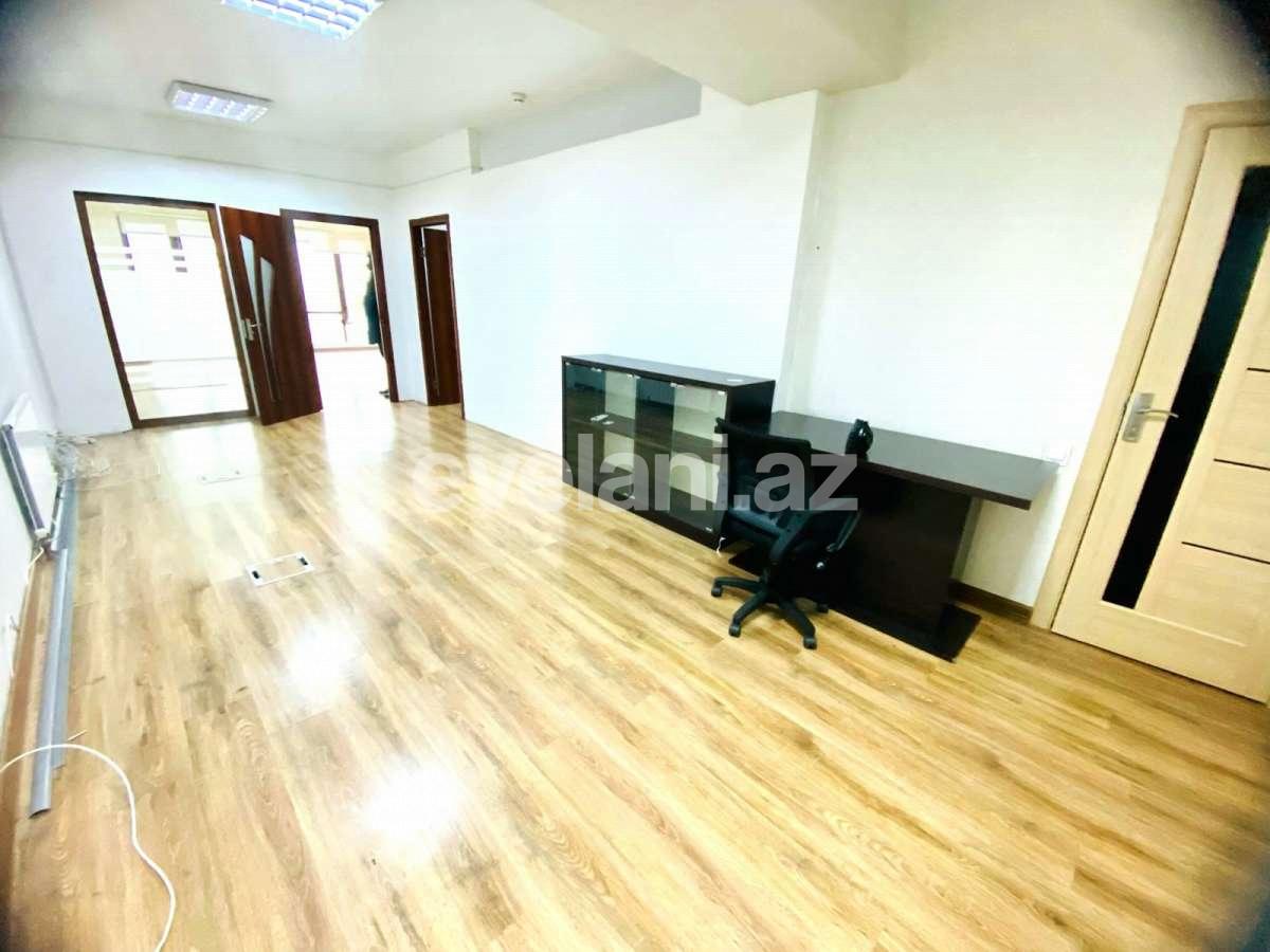 Kirayə verilir, ofis, 3 otaqlı, 83 m²
