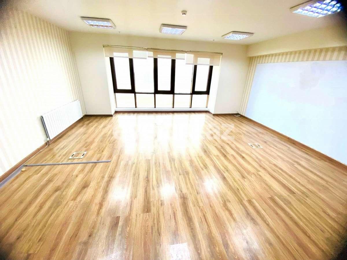 Kirayə verilir, ofis, 3 otaqlı, 83 m²