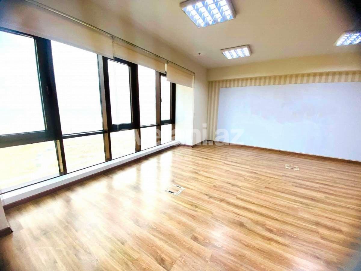 Kirayə verilir, ofis, 3 otaqlı, 83 m²