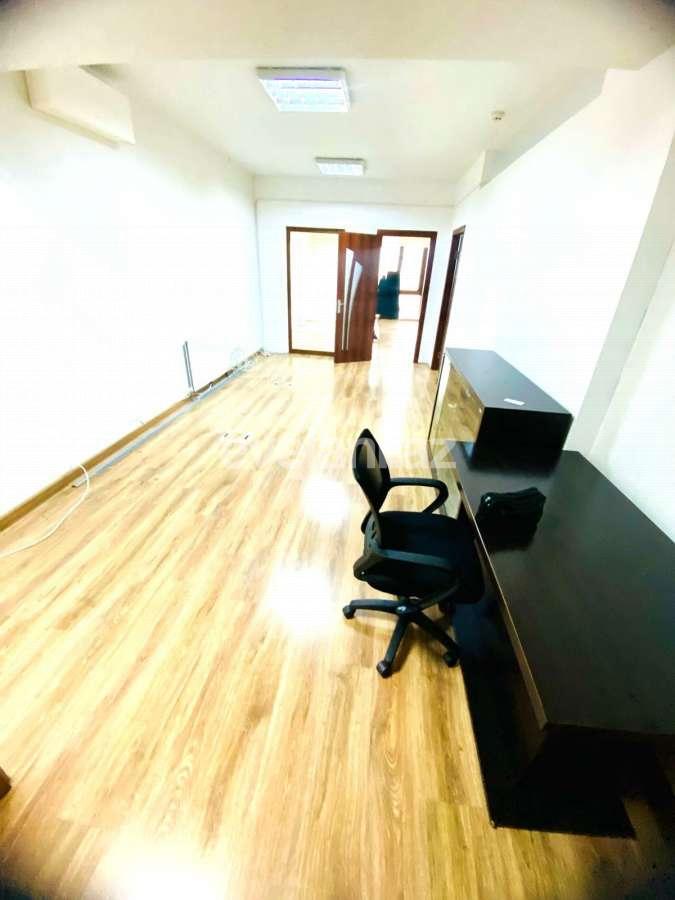 Kirayə verilir, ofis, 3 otaqlı, 83 m²