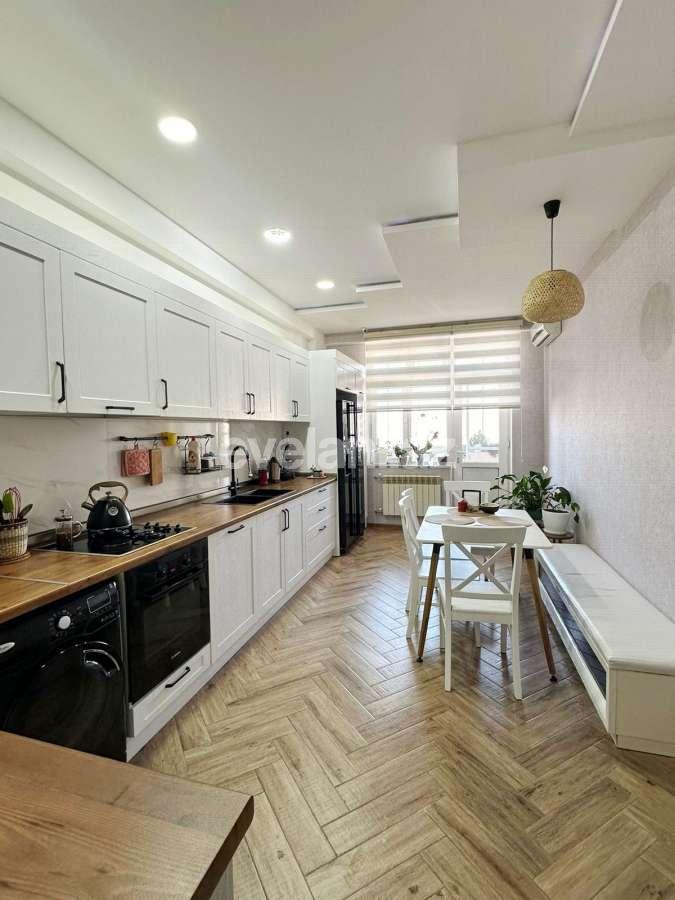 Satılır, yeni tikili, 3 otaqlı, 140 m², Bakı, Nizami r, Qara Qarayev m.