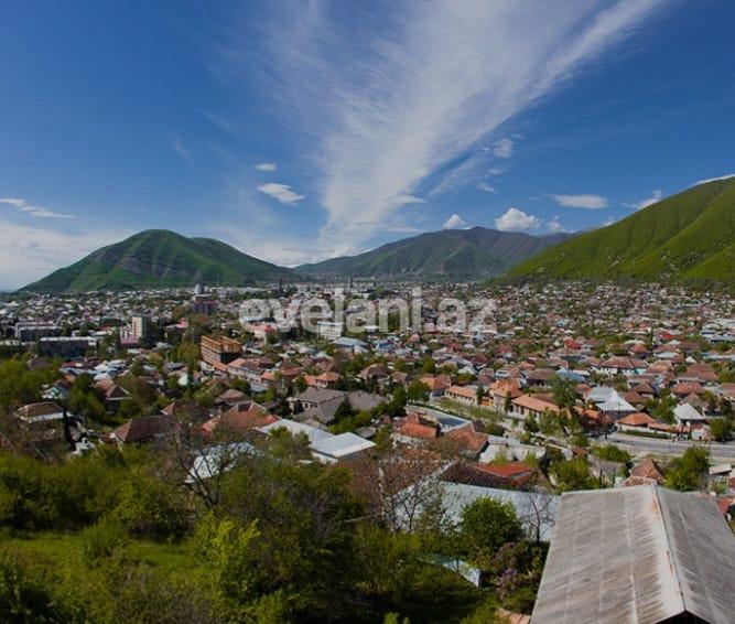 Satılır, həyət evi / bağ, 3 otaqlı, 60 m², Şəki