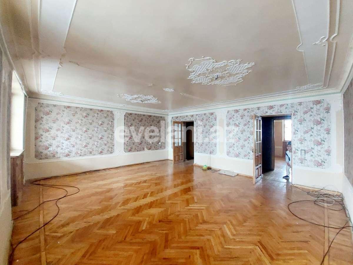 Satılır, köhnə tikili, 5 otaqlı, 120 m², Bakı, Nizami r, Qara Qarayev m.