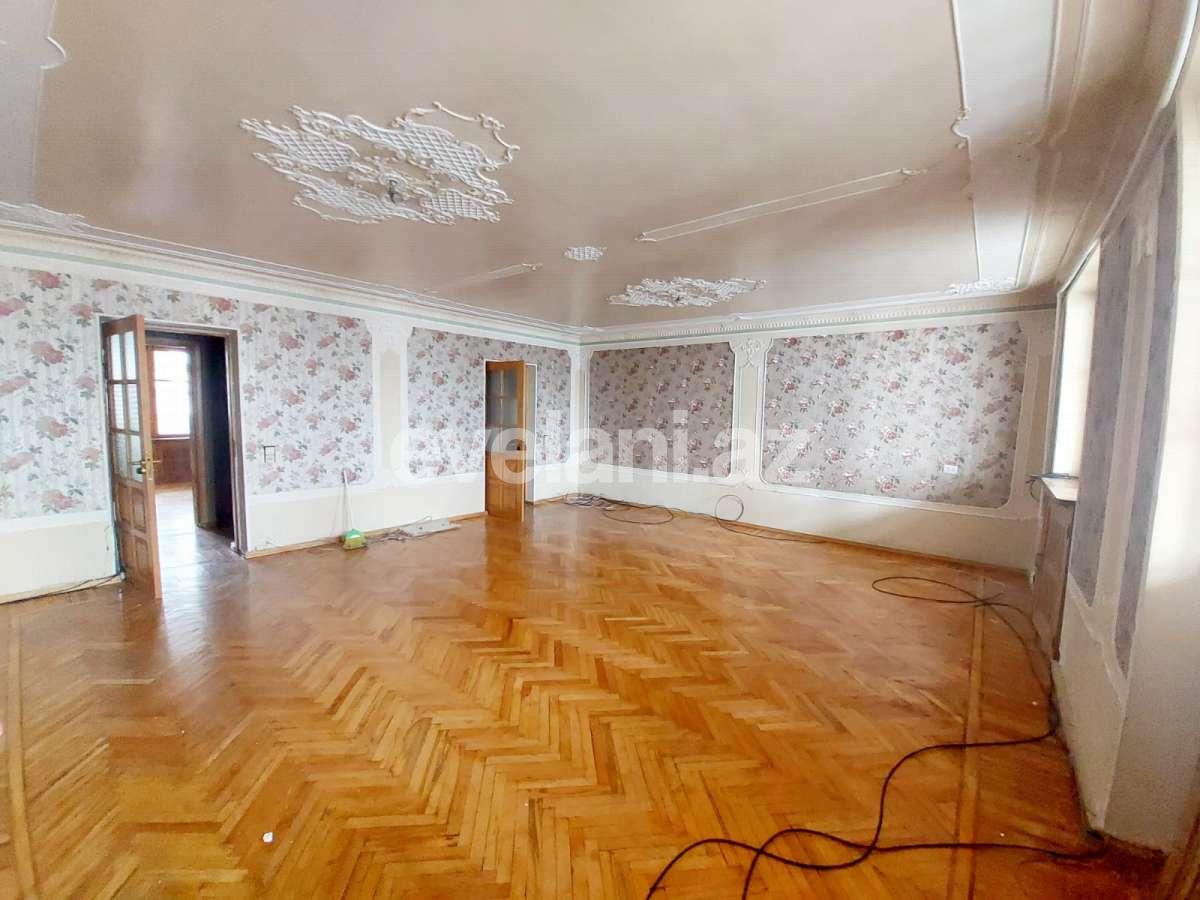 Satılır, köhnə tikili, 5 otaqlı, 120 m², Bakı, Nizami r, Qara Qarayev m.