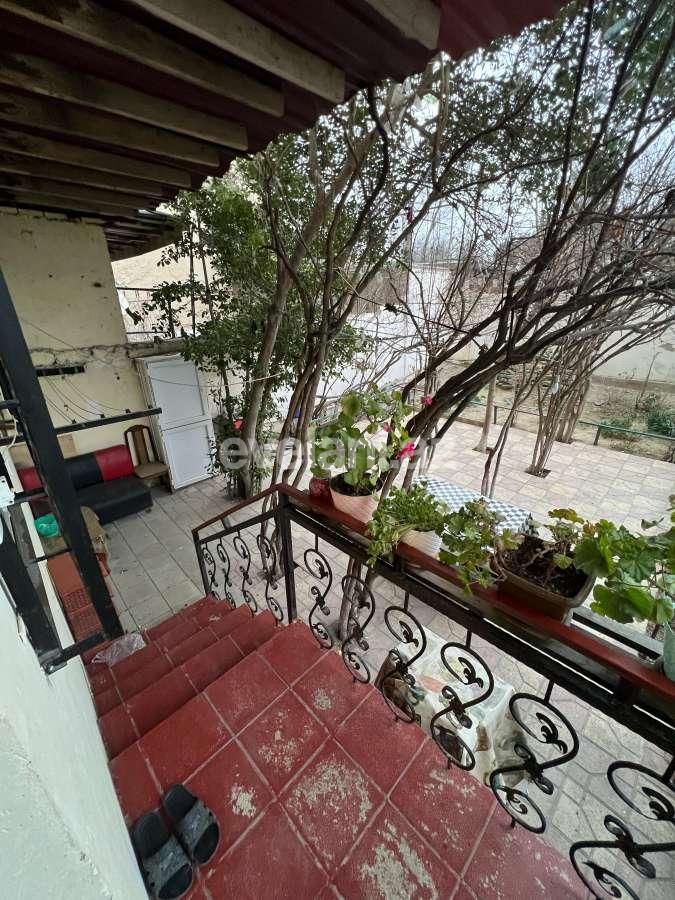 Satılır, köhnə tikili, 4 otaqlı, 80 m², Bakı, Suraxanı r, Massiv D q.