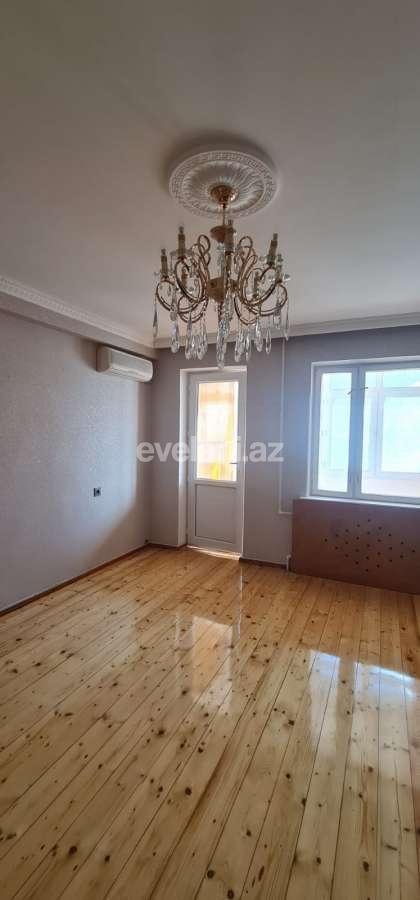 Satılır, köhnə tikili, 4 otaqlı, 105 m², Bakı, Binəqədi r, 7-ci mikrorayon q, Azadlıq prospekti m.