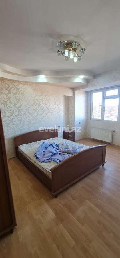 Satılır, köhnə tikili, 4 otaqlı, 105 m², Bakı, Binəqədi r, 7-ci mikrorayon q, Azadlıq prospekti m.