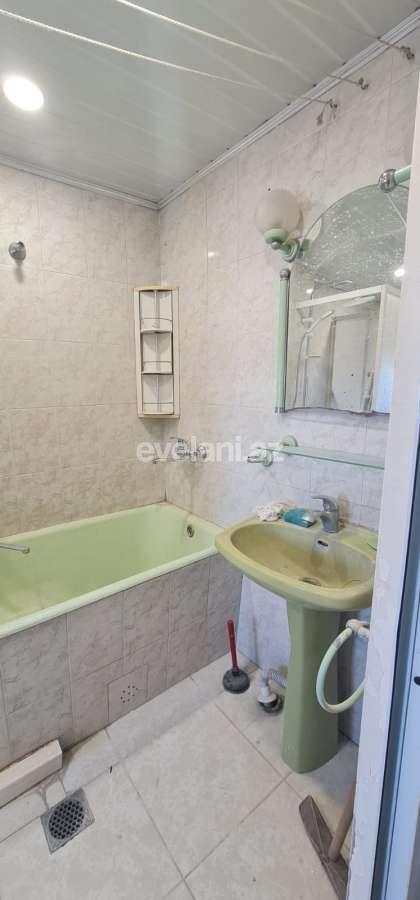 Satılır, köhnə tikili, 4 otaqlı, 105 m², Bakı, Binəqədi r, 7-ci mikrorayon q, Azadlıq prospekti m.