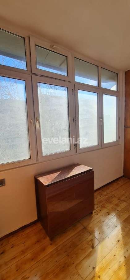 Satılır, köhnə tikili, 4 otaqlı, 105 m², Bakı, Binəqədi r, 7-ci mikrorayon q, Azadlıq prospekti m.