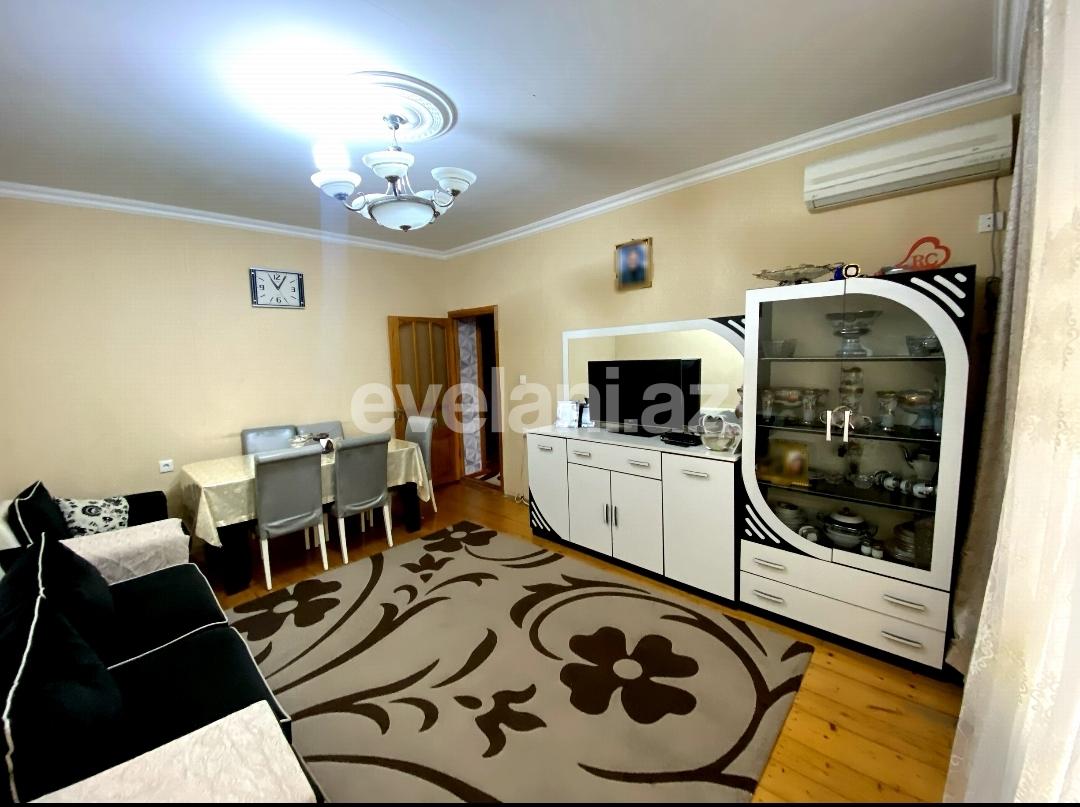 Satılır, köhnə tikili, 3 otaqlı, 70 m², Sumqayıt, 17-ci mikrorayon r.