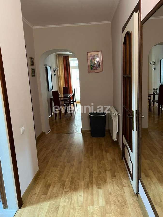 Kirayə verilir, köhnə tikili, 2 otaqlı, 70 m², Bakı, Səbail r, Sahil m.