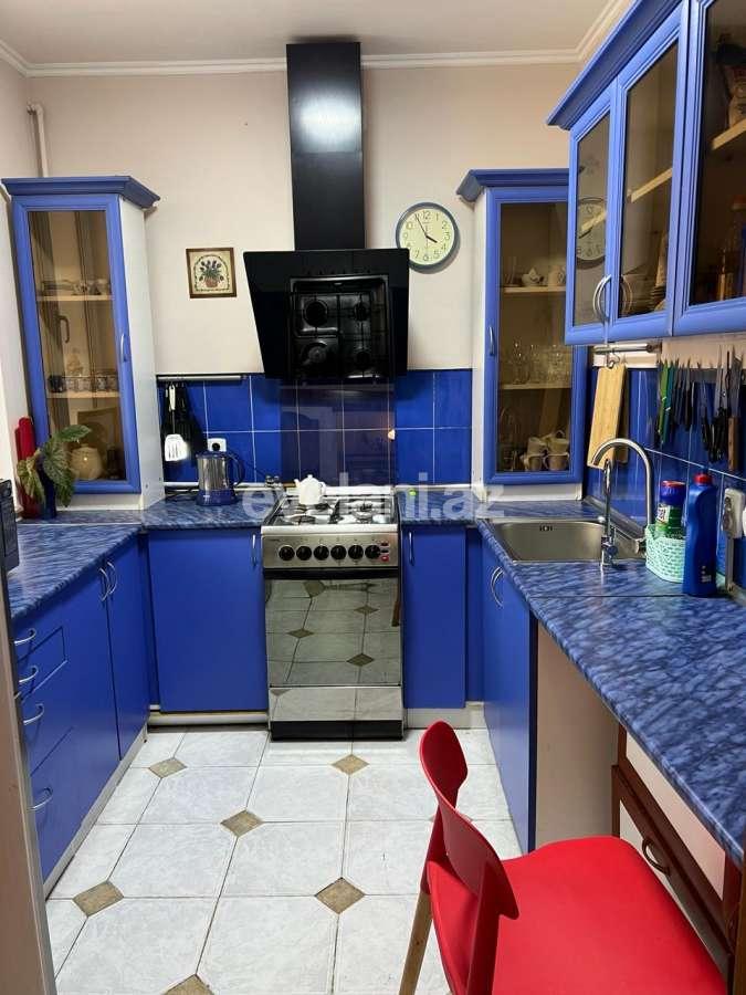 Kirayə verilir, köhnə tikili, 2 otaqlı, 70 m², Bakı, Səbail r, Sahil m.