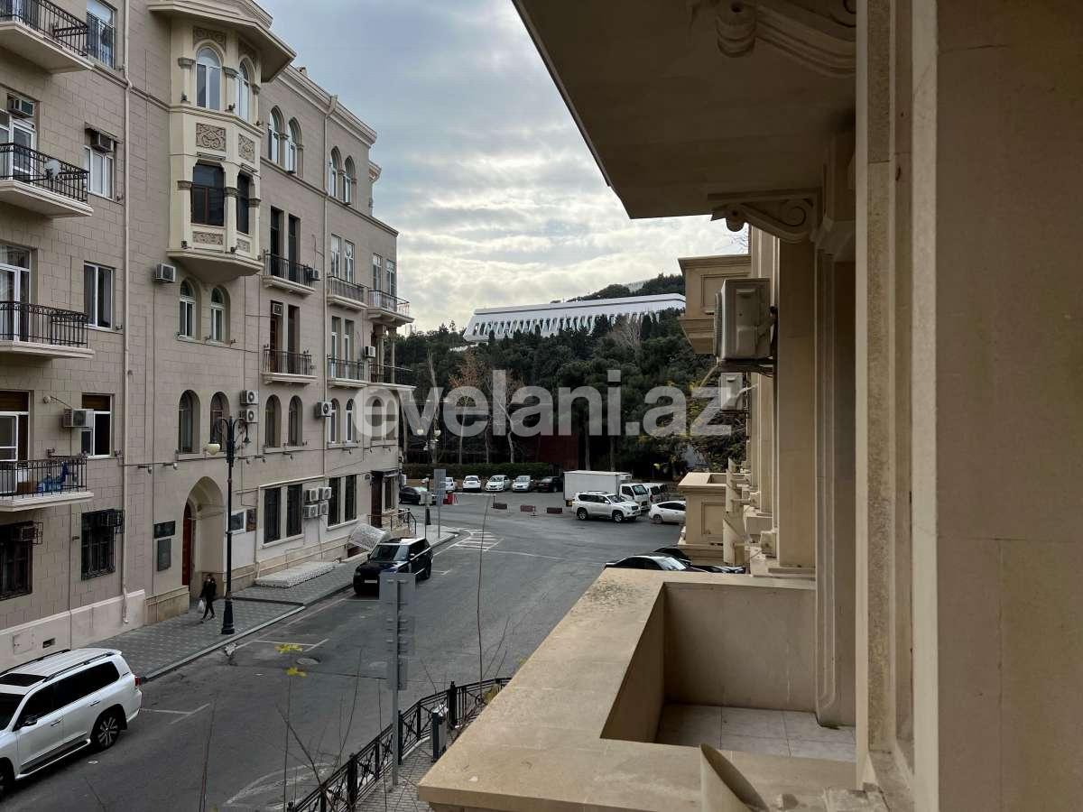 Сдаётся, вторичка, 2-комнаты, 65 m², Баку, Сабаильский r.