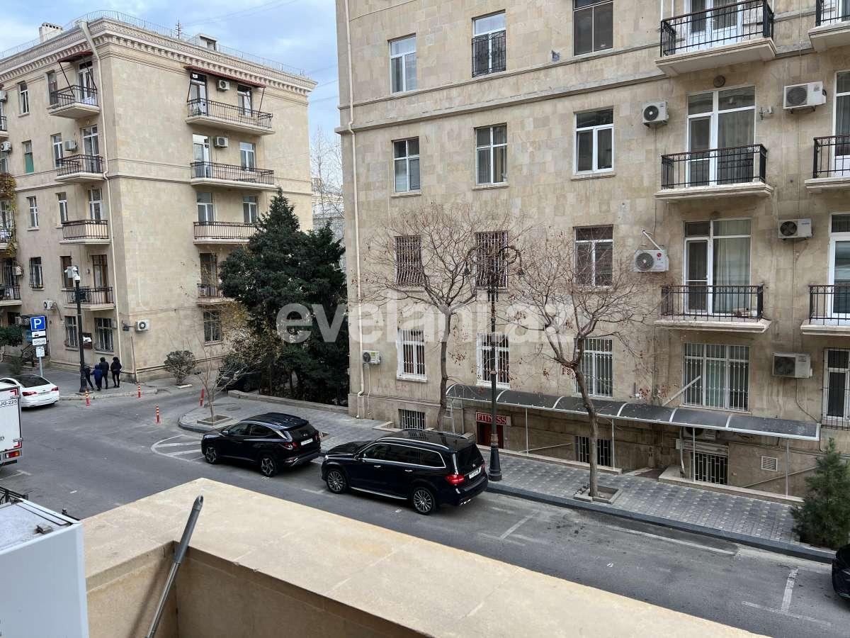 Сдаётся, вторичка, 2-комнаты, 65 m², Баку, Сабаильский r.