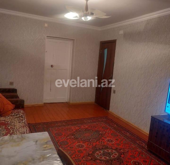 Sale, old building, 3 room, 65 m², Sumgayit, 45-th block r.