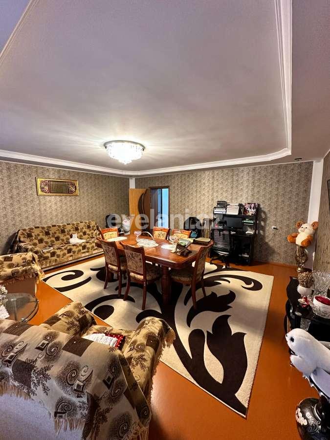 Satılır, köhnə tikili, 4 otaqlı, 82 m², Sumqayıt, 17-ci mikrorayon r.