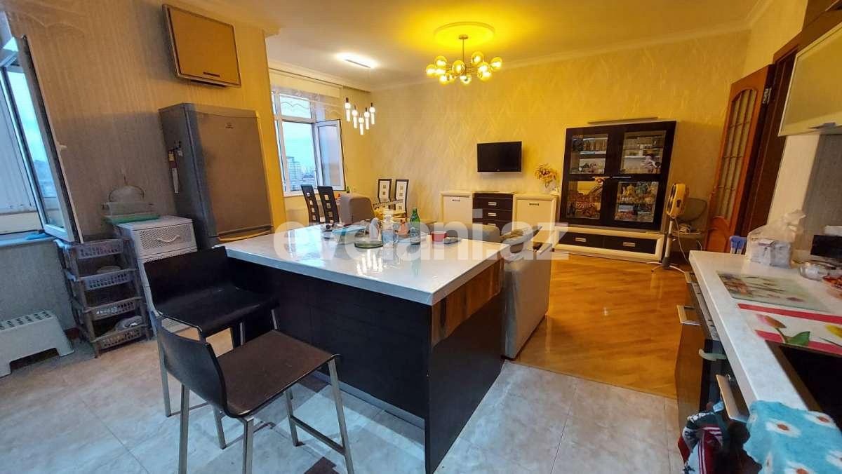 Satılır, yeni tikili, 4 otaqlı, 165 m², Bakı, Binəqədi r, 8-ci mikrorayon q, Azadlıq prospekti m.