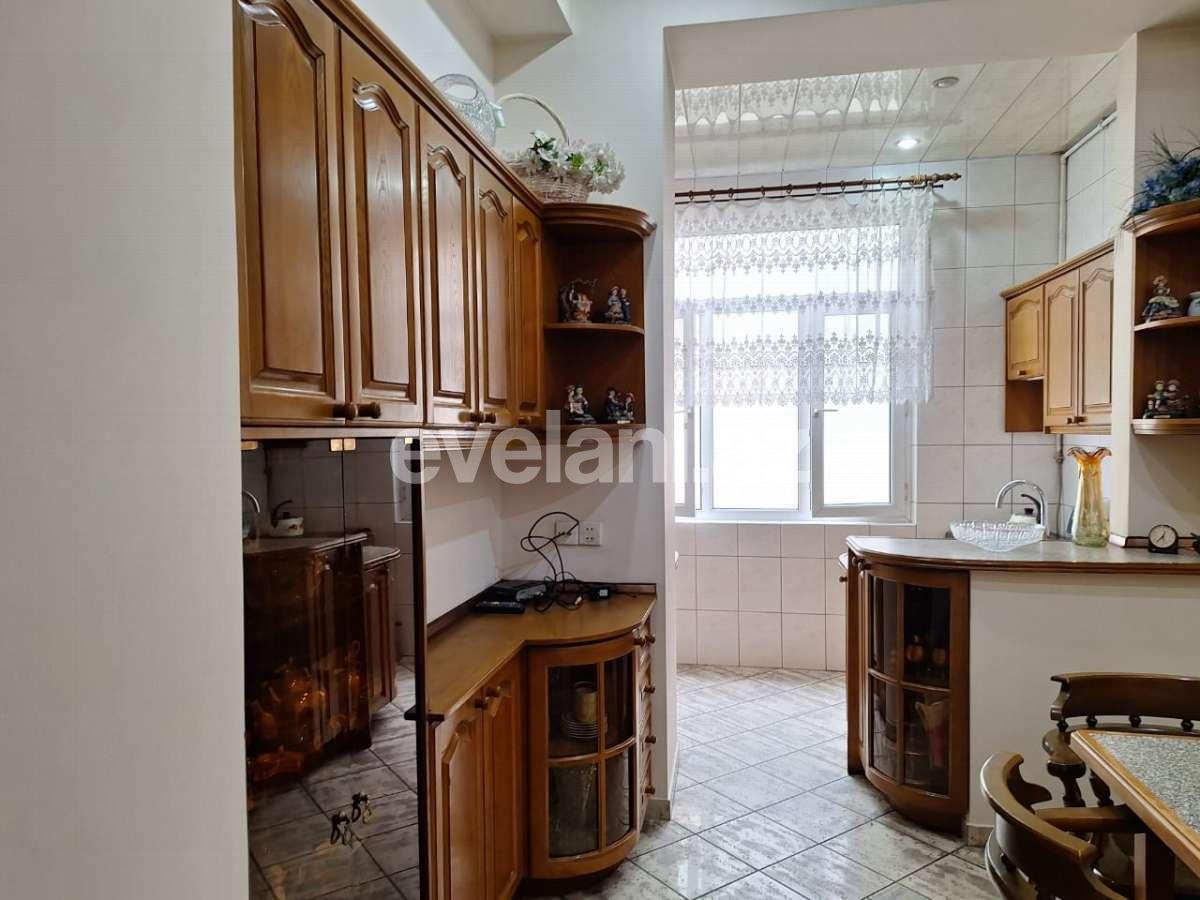 Satılır, köhnə tikili, 3 otaqlı, 70 m², Bakı, Nəsimi r, 28 may m.
