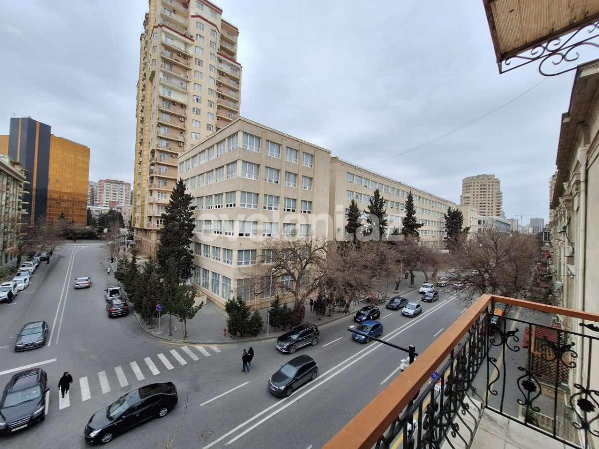 Satılır, köhnə tikili, 3 otaqlı, 70 m², Bakı, Nəsimi r, 28 may m.