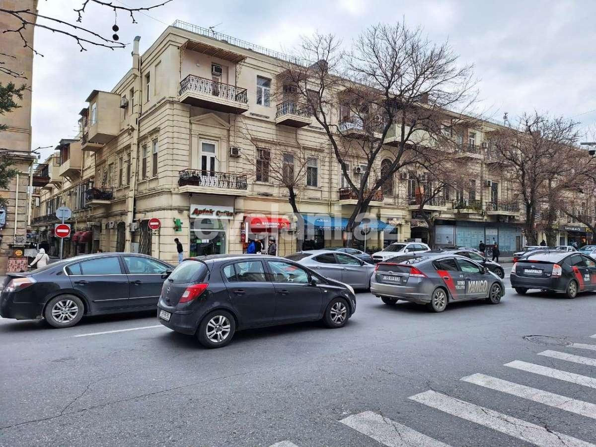 Satılır, köhnə tikili, 3 otaqlı, 70 m², Bakı, Nəsimi r, 28 may m.