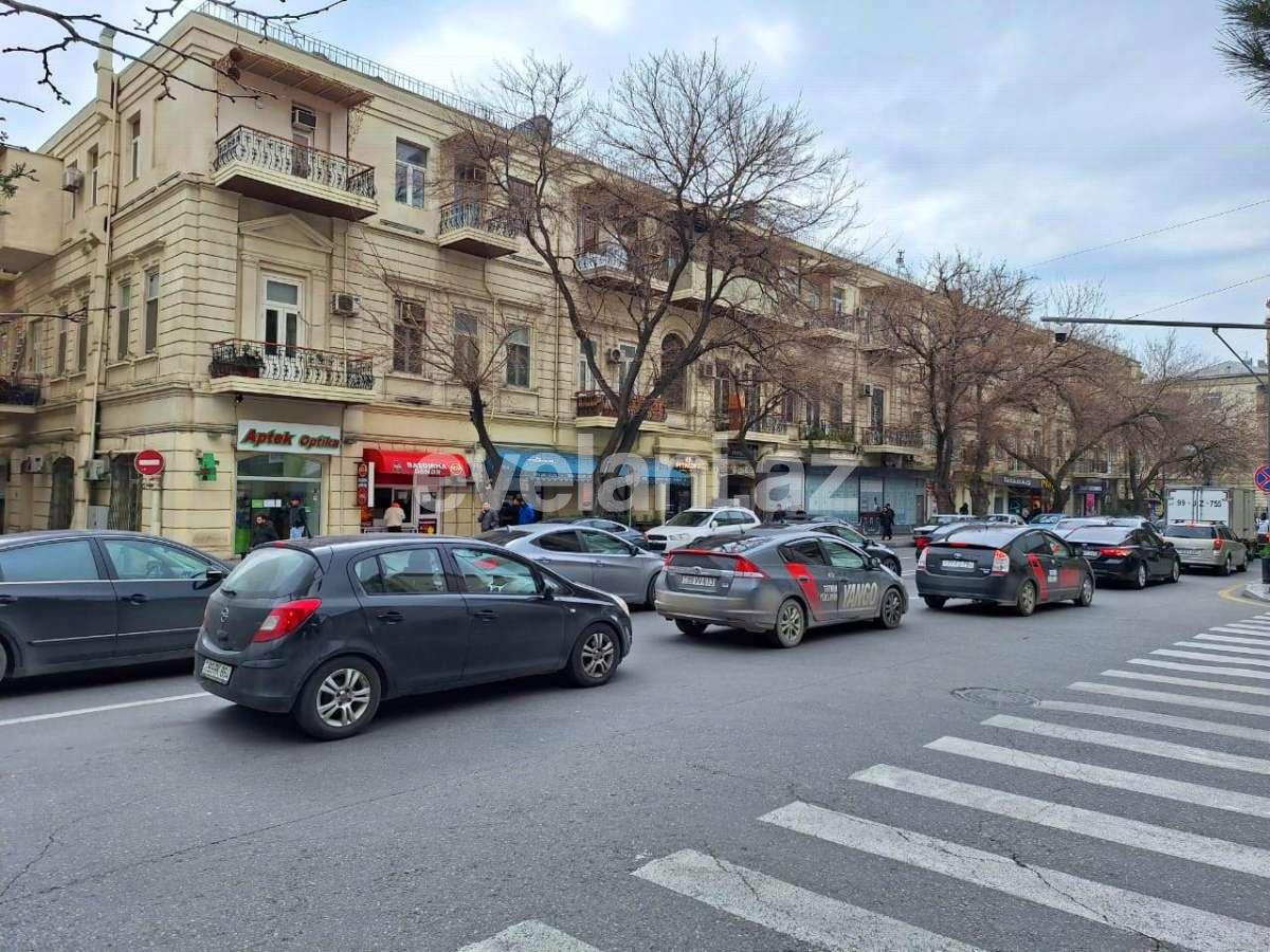 Satılır, köhnə tikili, 3 otaqlı, 70 m², Bakı, Nəsimi r, 28 may m.