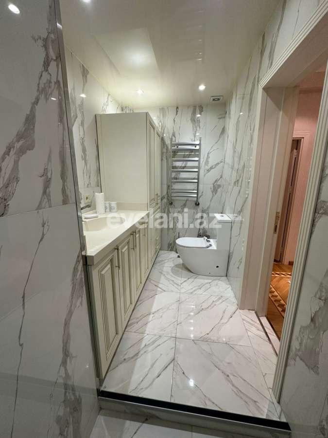 Satılır, yeni tikili, 3 otaqlı, 125 m², Bakı, Binəqədi r, 8-ci mikrorayon q, Azadlıq prospekti m.